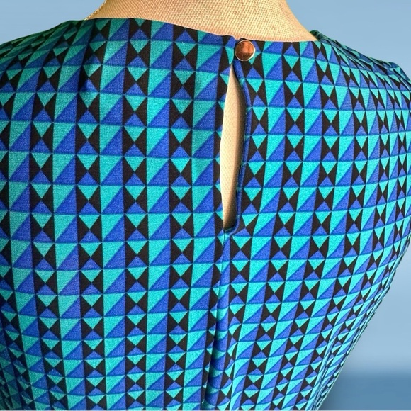 Calvin Klein ‘Sleeveless Pleat Neck Knit Top’ in Electric Blue Geometric Print M - Picture 6 of 12